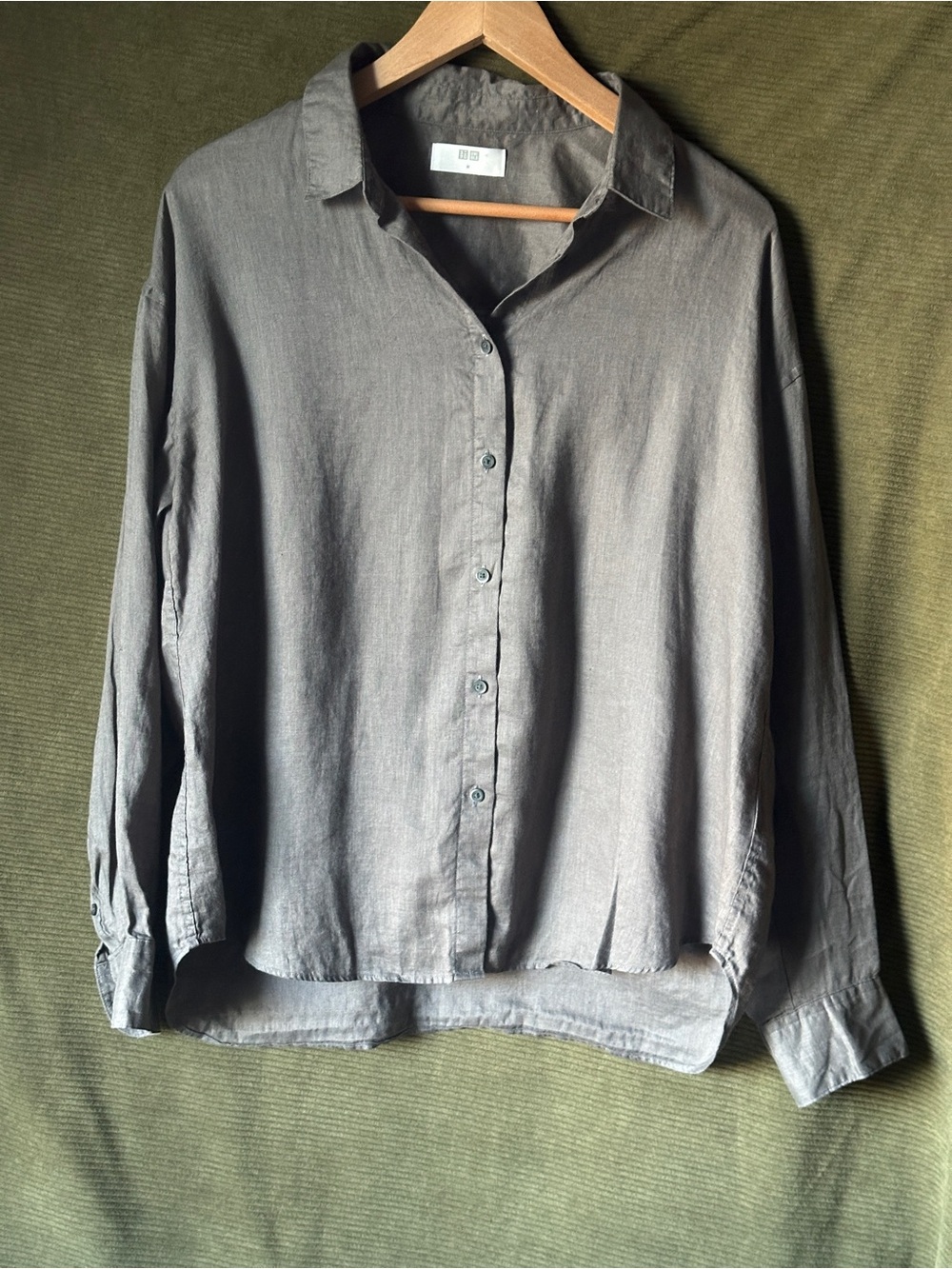 UNIQLO 100% Linen Gray Button-Down